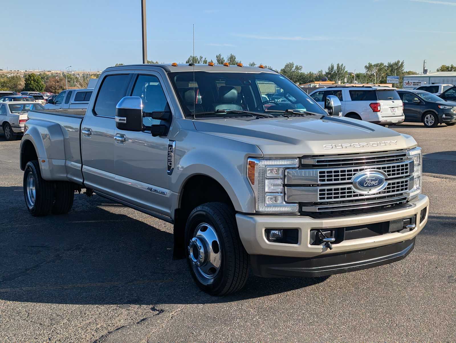 2017 Ford Super Duty F-350 DRW Platinum 4WD Crew Cab 8 Box 8