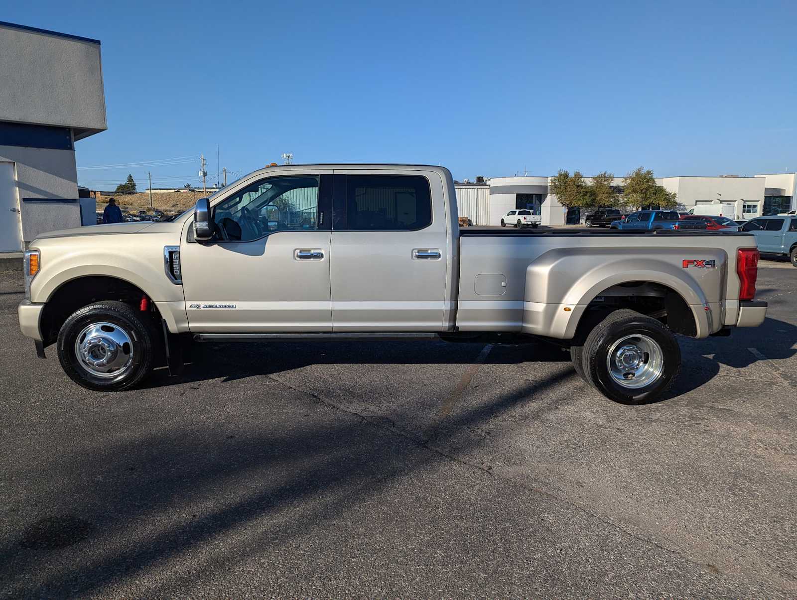 2017 Ford Super Duty F-350 DRW Platinum 4WD Crew Cab 8 Box 3