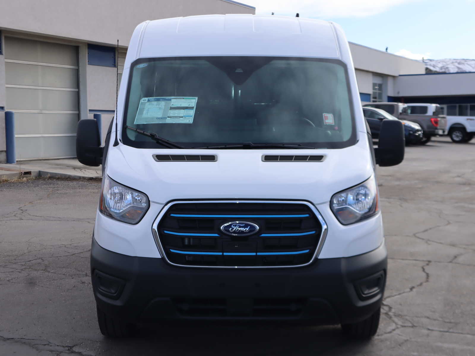 2023 Ford E-Transit T350 9