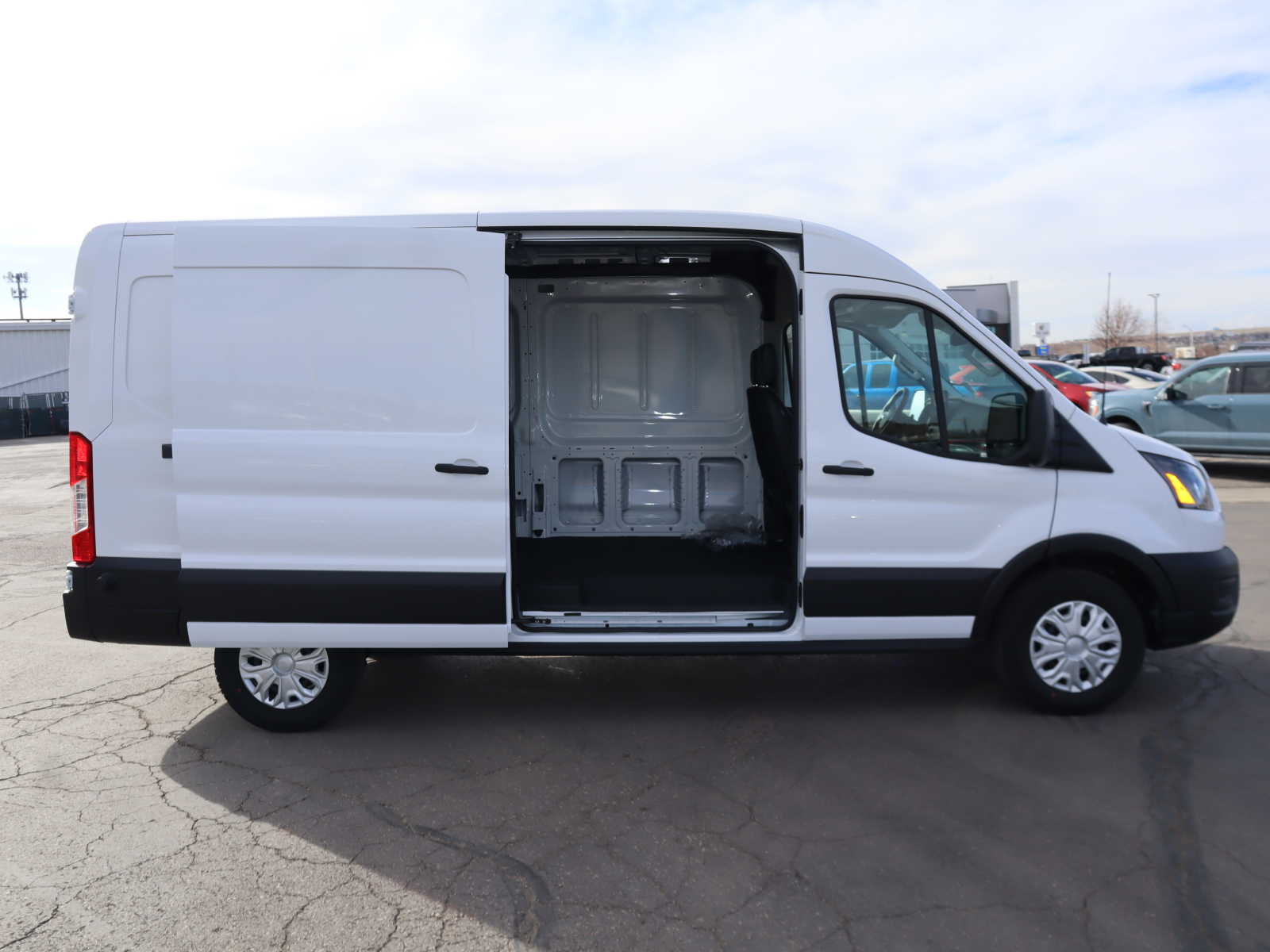 2023 Ford E-Transit T350 16