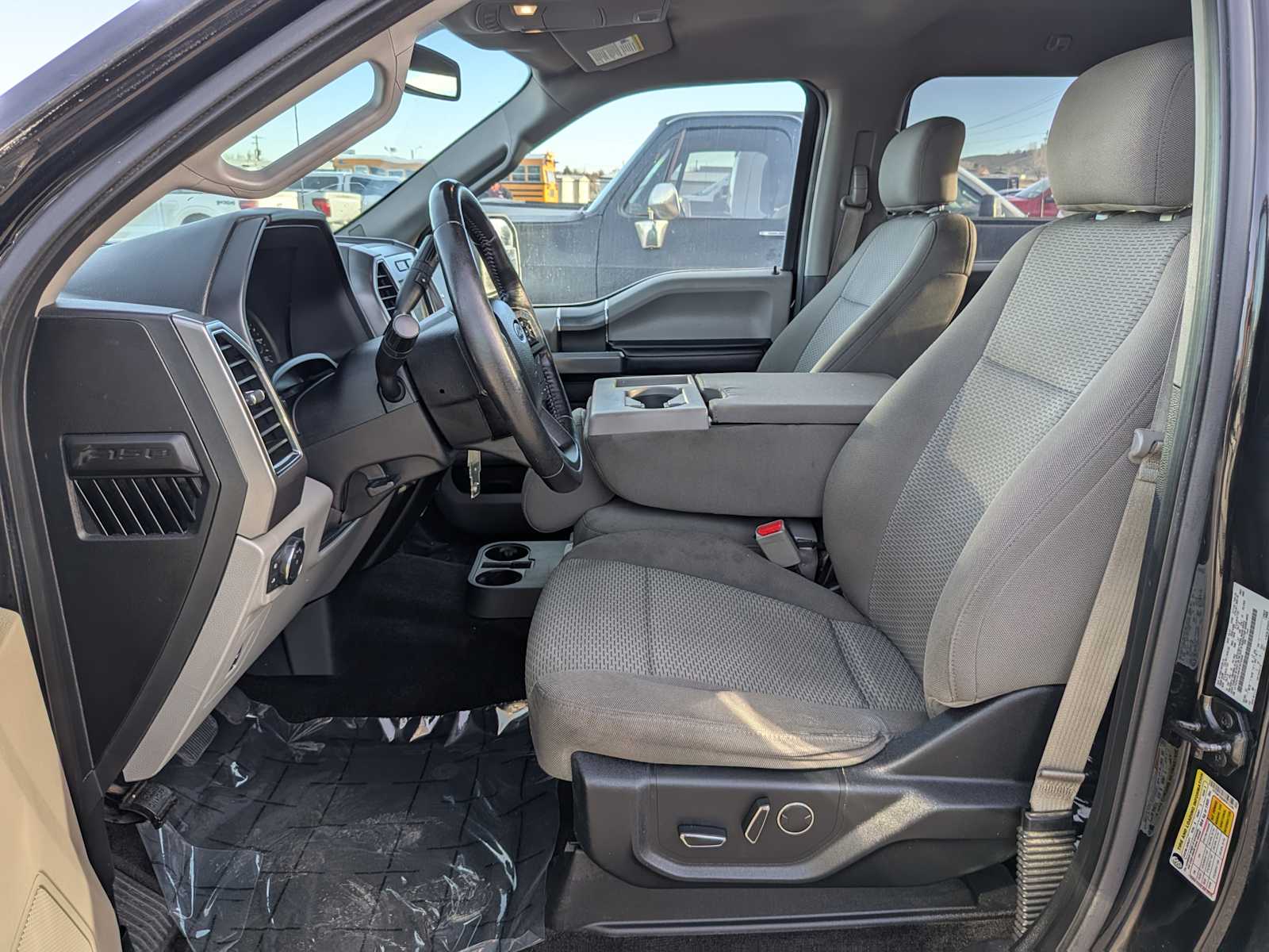 2017 Ford F-150 XLT 4WD SuperCrew 5.5 Box 19