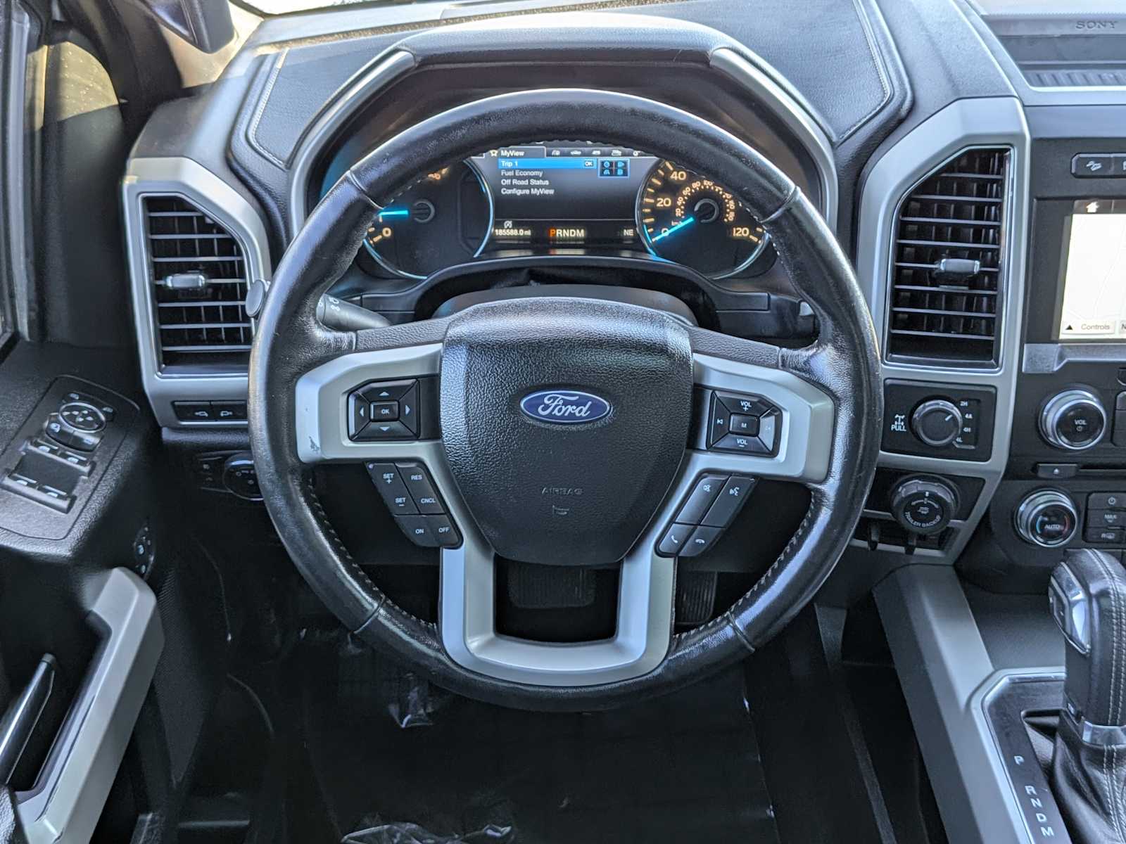 2017 Ford F-150 Lariat 4WD SuperCrew 5.5 Box 27