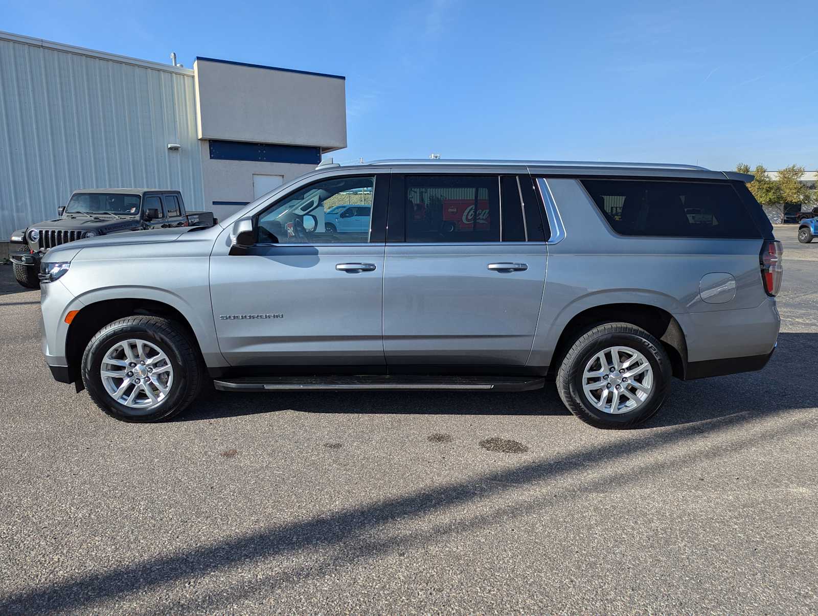 2023 Chevrolet Suburban LT 3