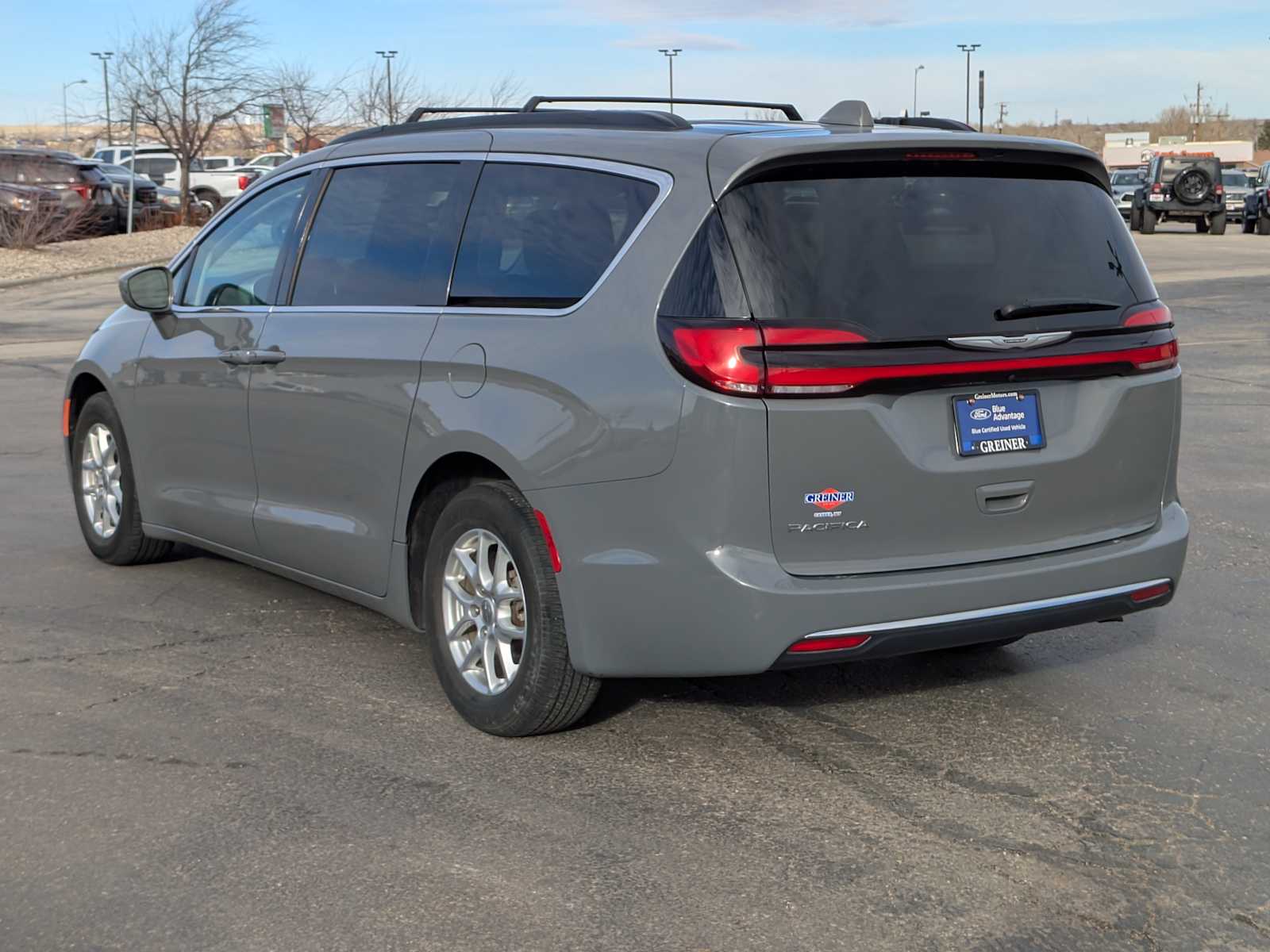 2022 Chrysler Pacifica Touring L 4