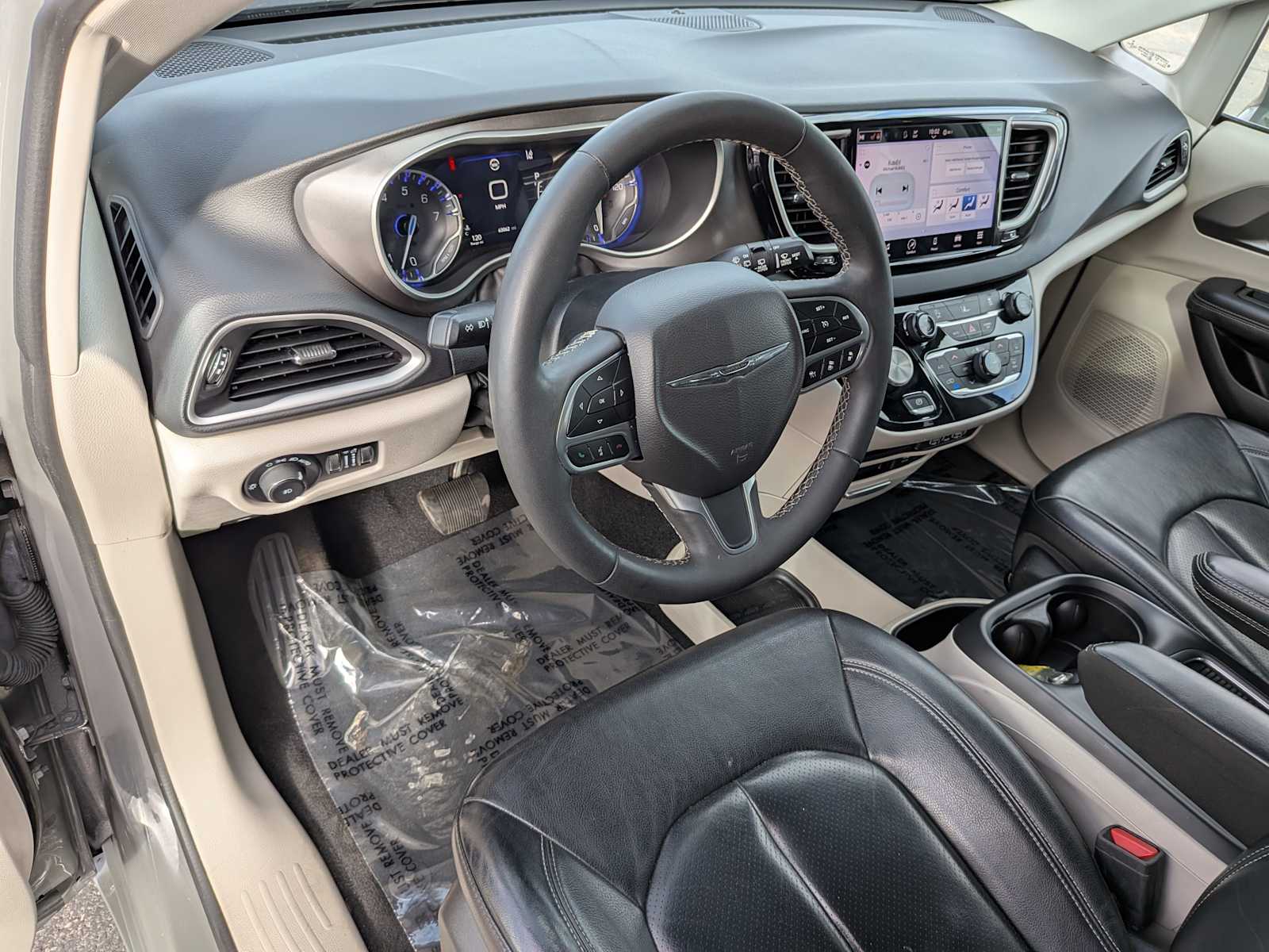 2022 Chrysler Pacifica Touring L 2