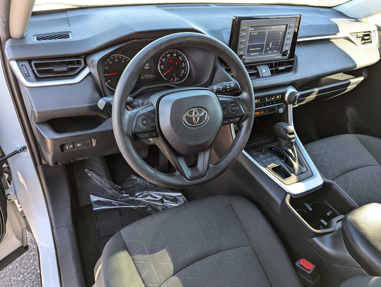 2022 Toyota RAV4 XLE 2