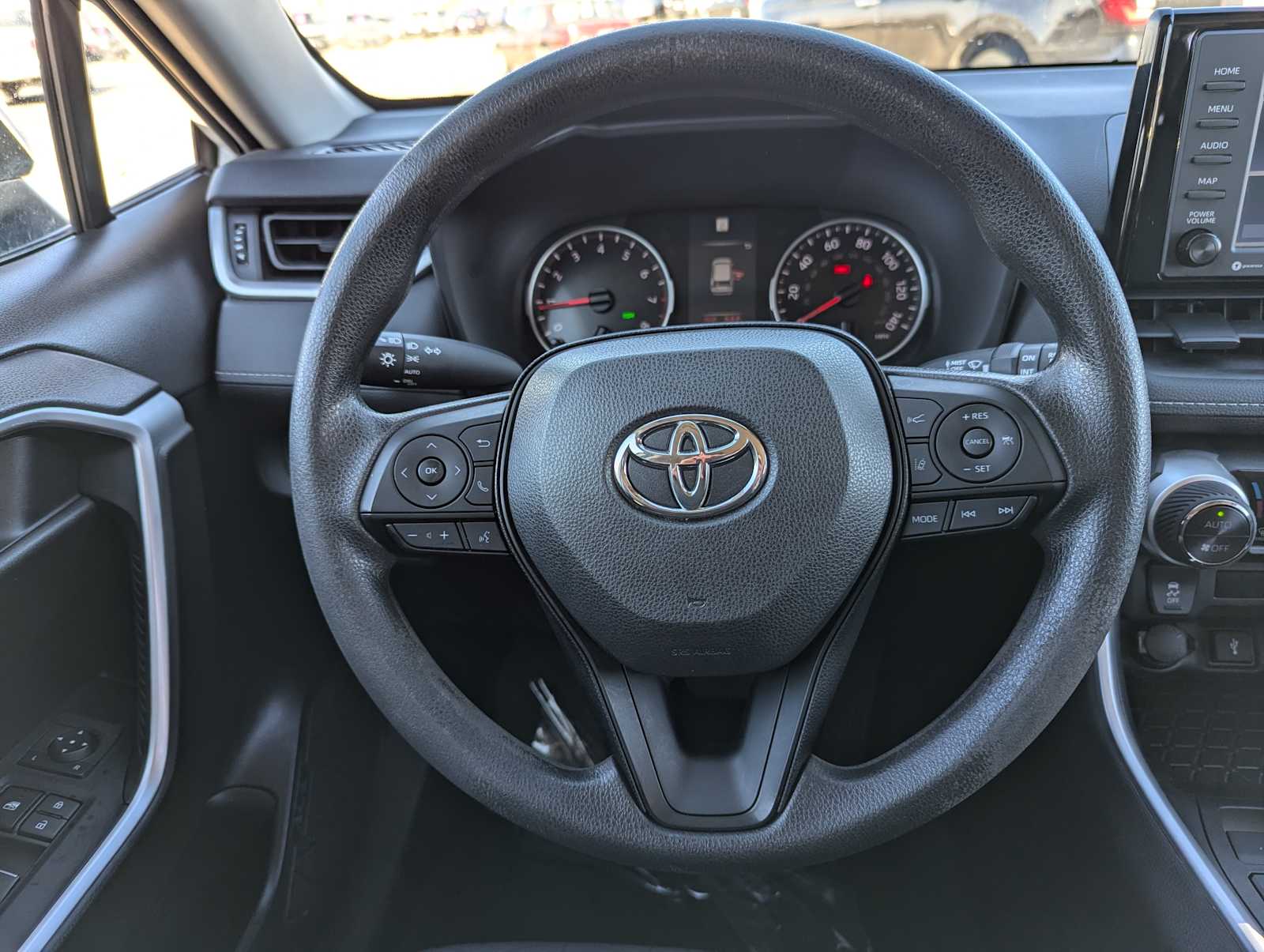 2022 Toyota RAV4 XLE 19