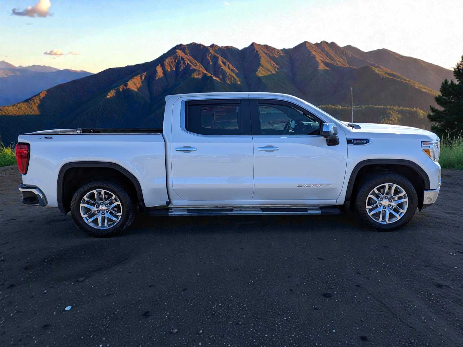 View vehicle photo 7