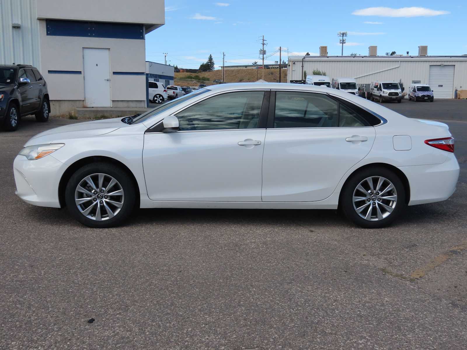 2017 Toyota Camry XLE 3