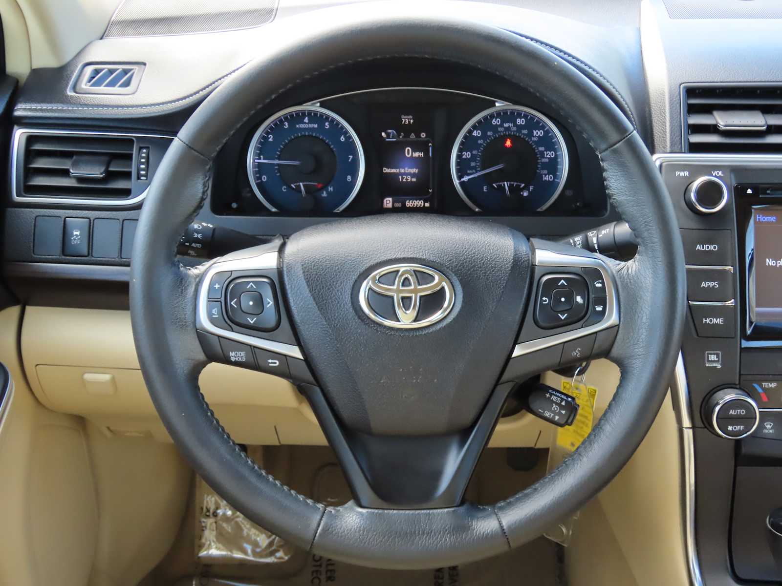 2017 Toyota Camry XLE 19