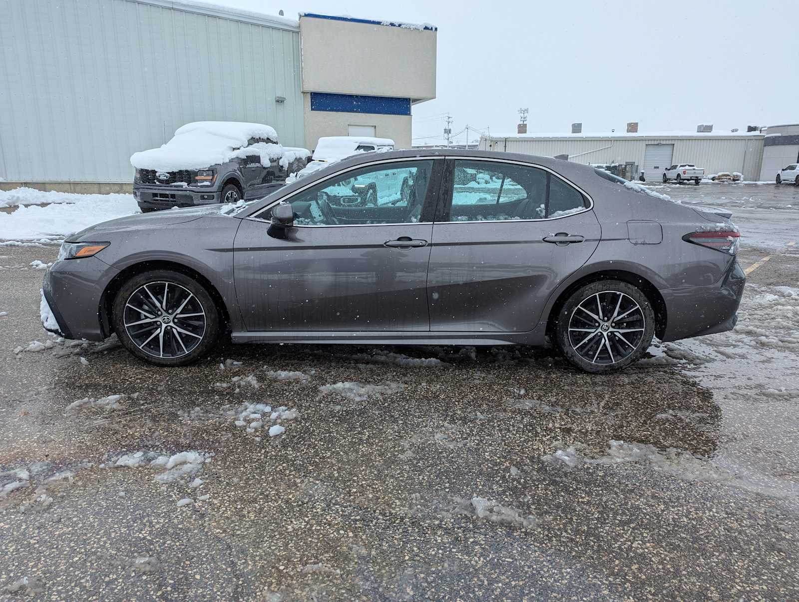 2022 Toyota Camry SE 3