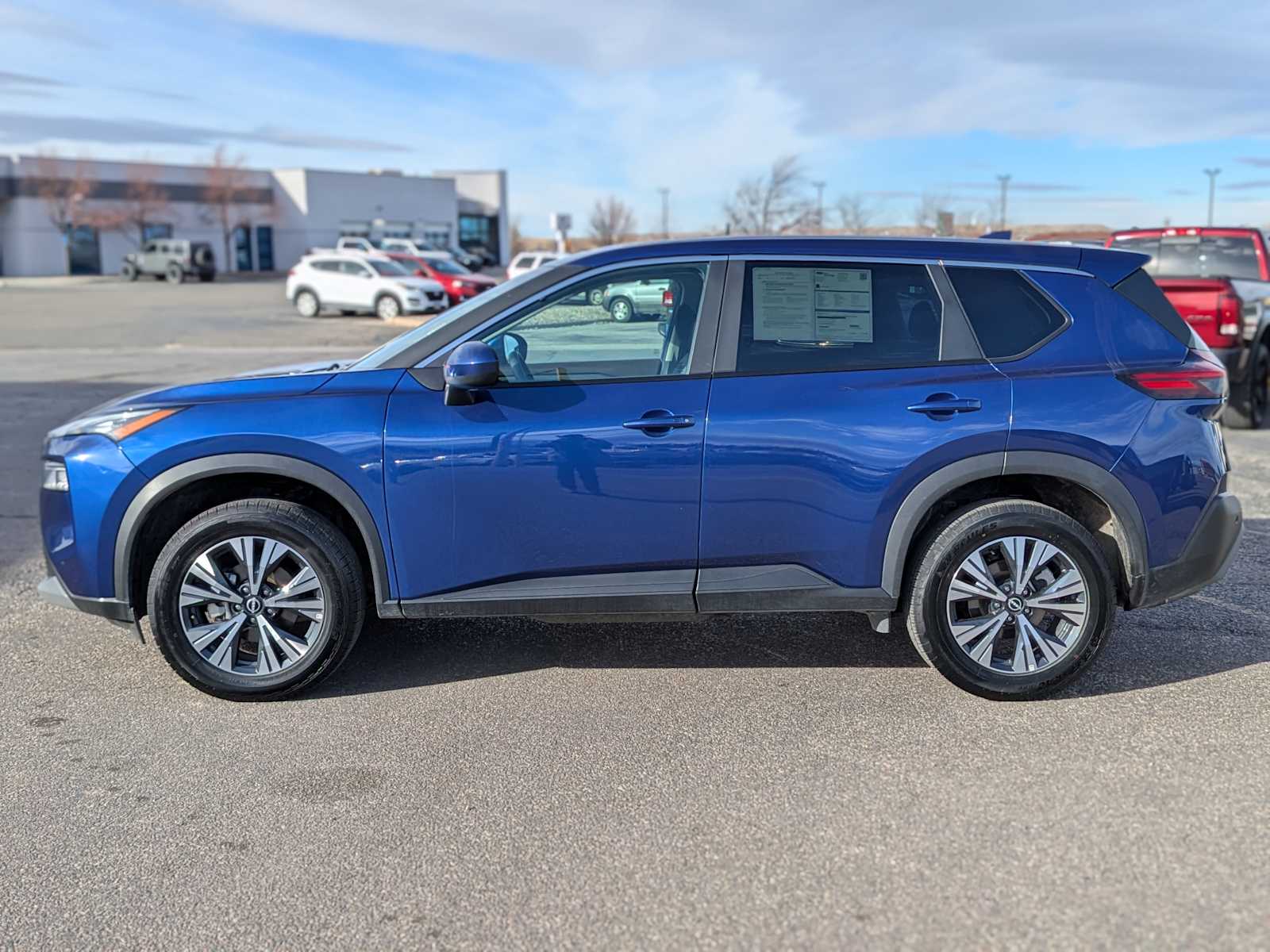 2023 Nissan Rogue SV 3