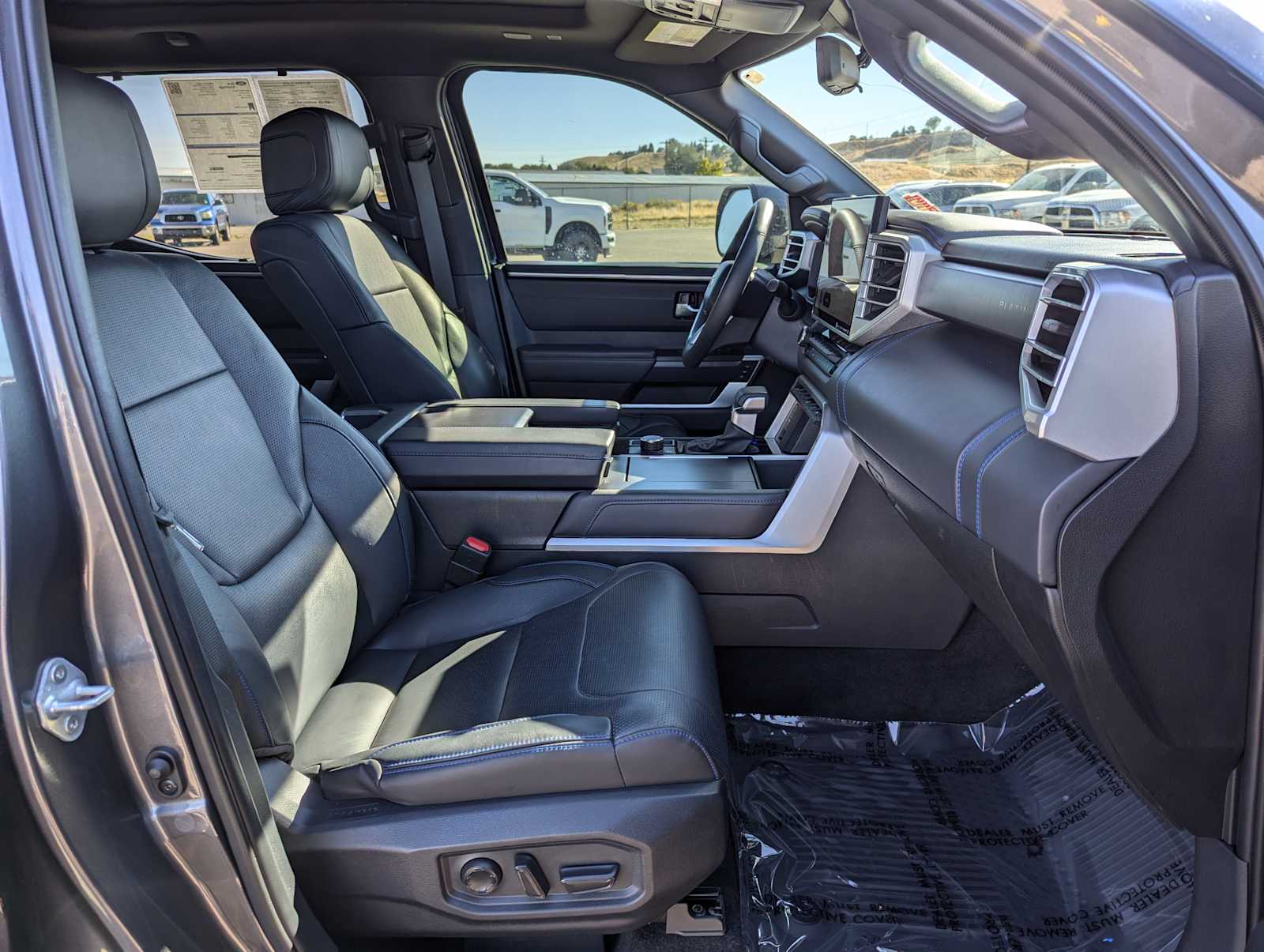 2022 Toyota Tundra Platinum CrewMax 5.5 Bed 17