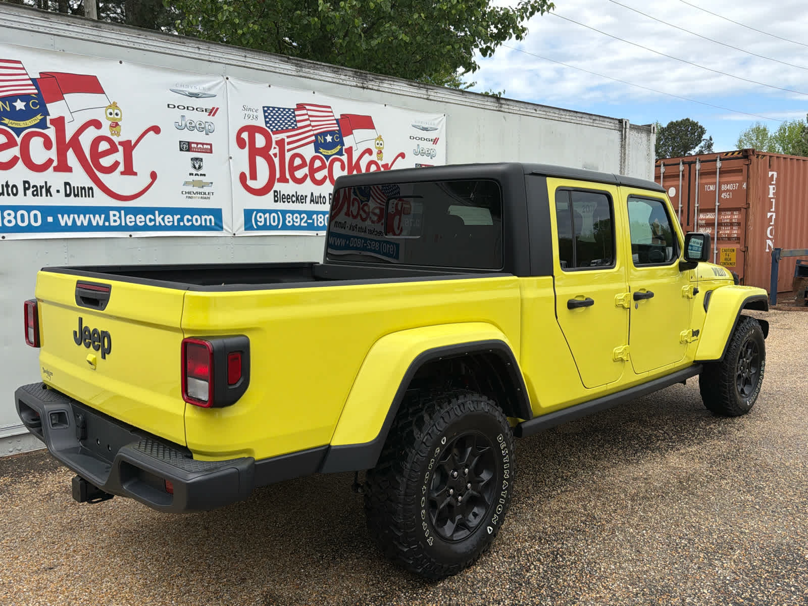 View vehicle photo 3