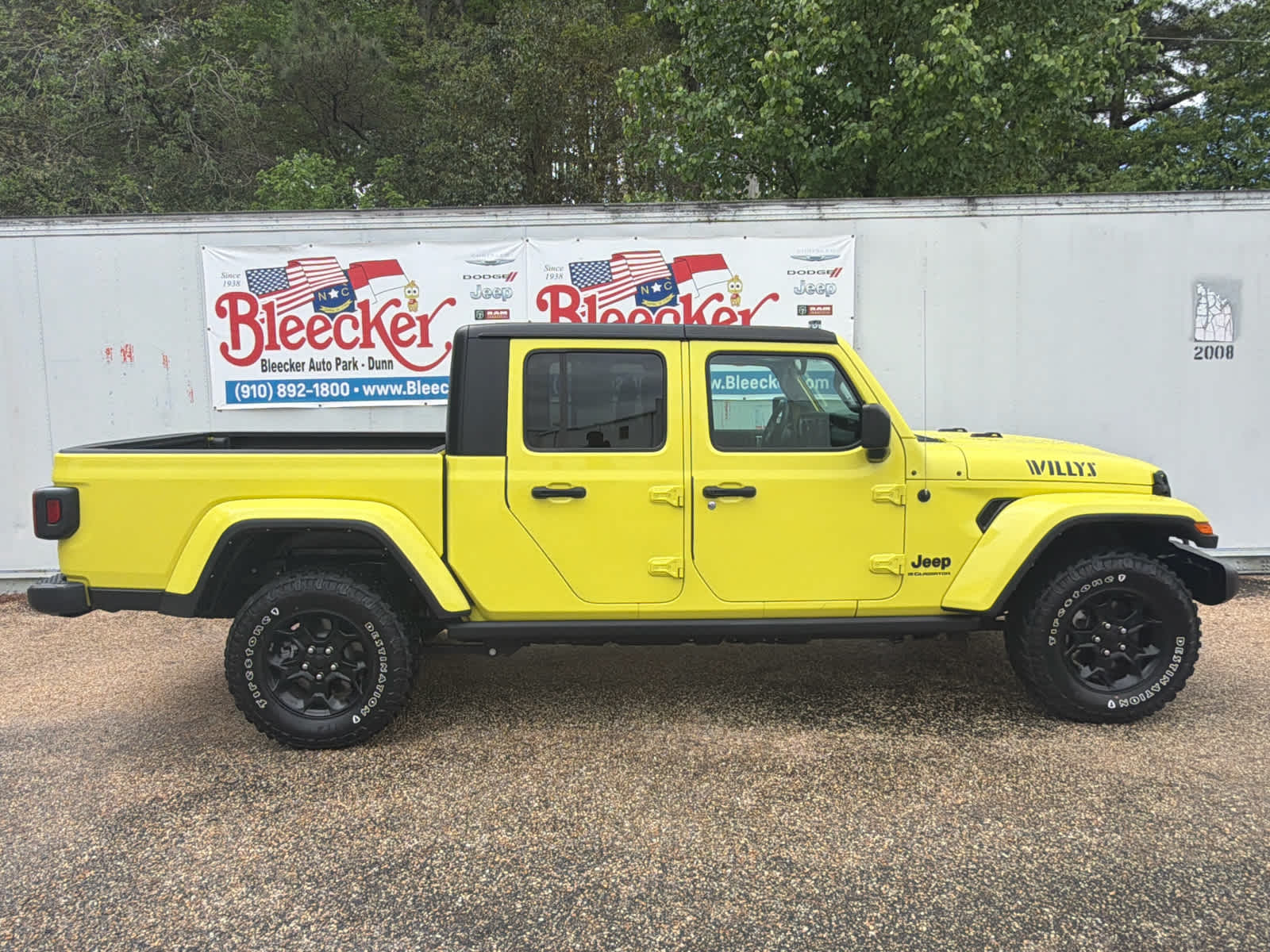 View vehicle photo 2