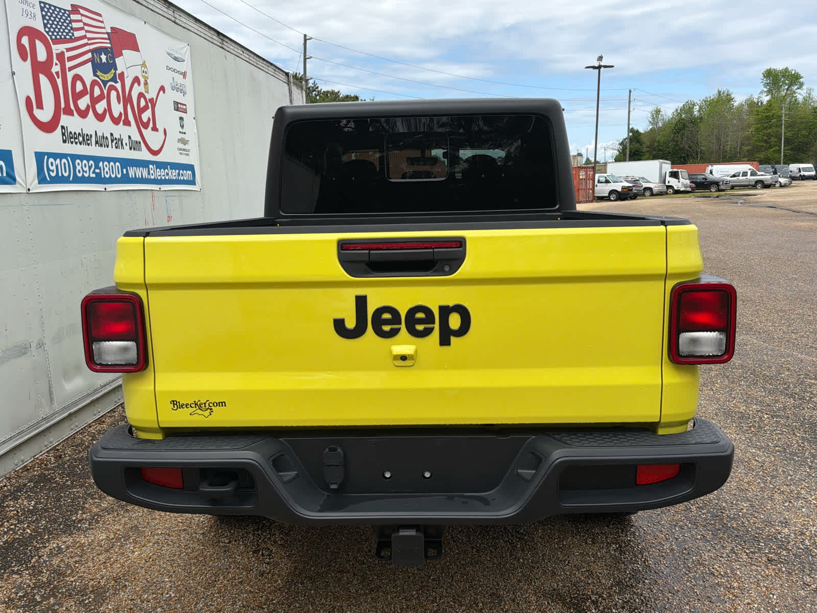 View vehicle photo 4