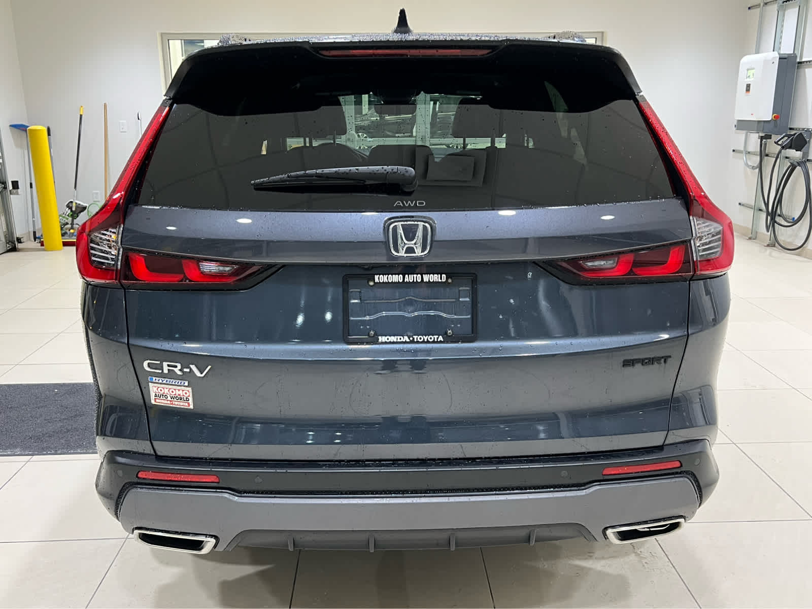 View vehicle photo 5