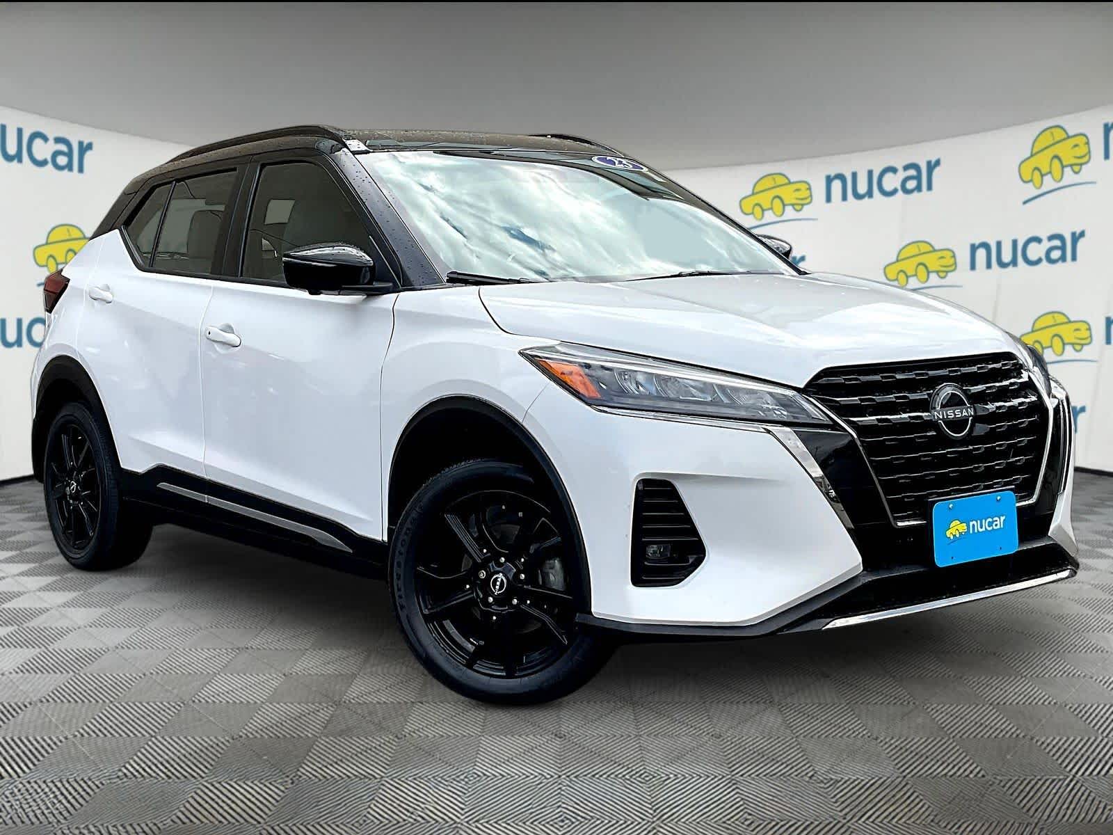 Aspen White Tricoat/Super Black 2023 Nissan Kicks SR FWD SUV / Crossover Front-Wheel Drive Continuously Variable Transmission