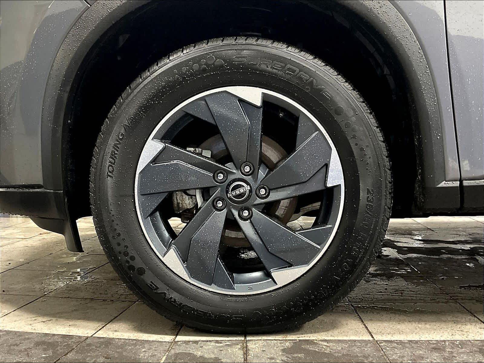 View vehicle photo 7