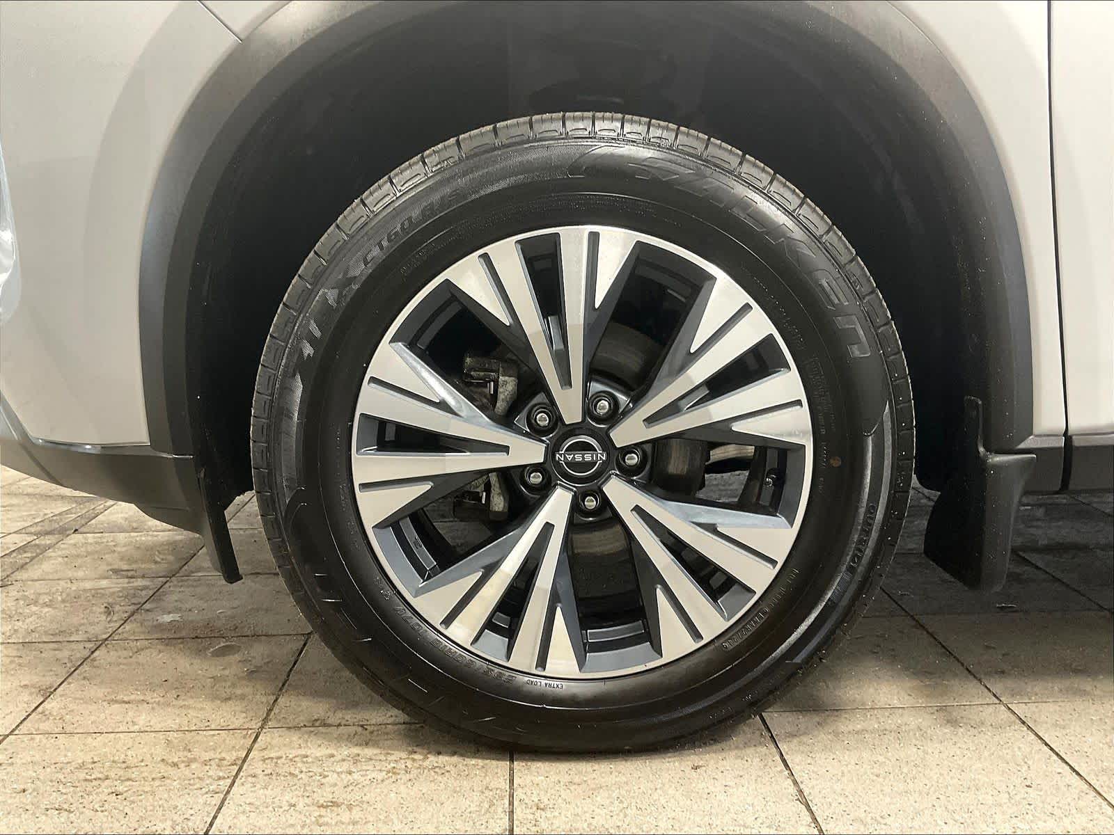 View vehicle photo 7