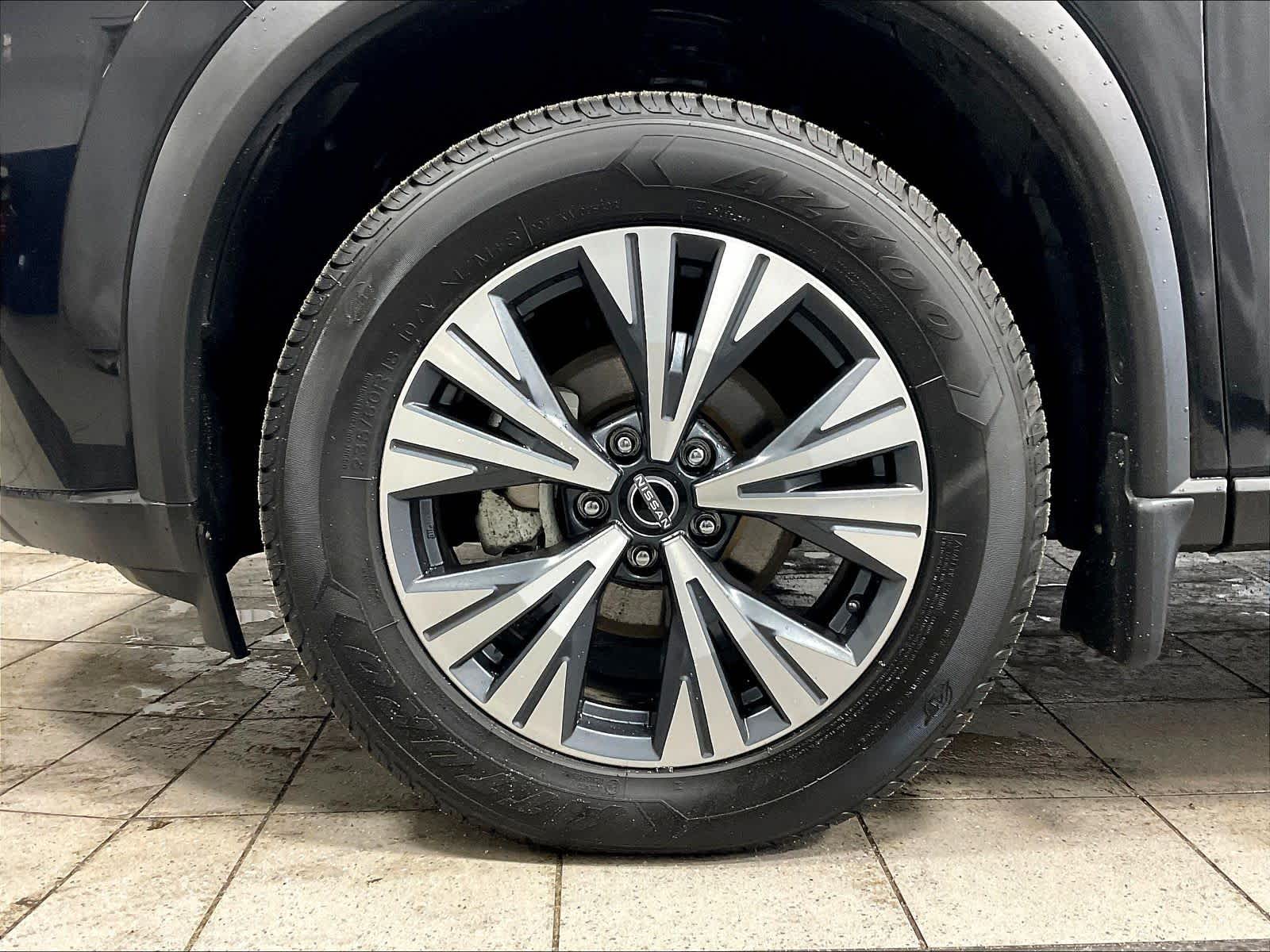 View vehicle photo 7