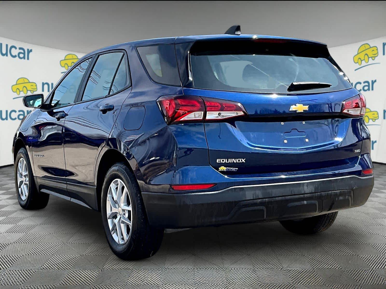 View vehicle photo 4