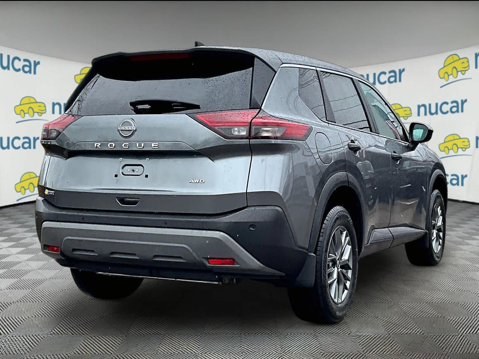 View vehicle photo 6