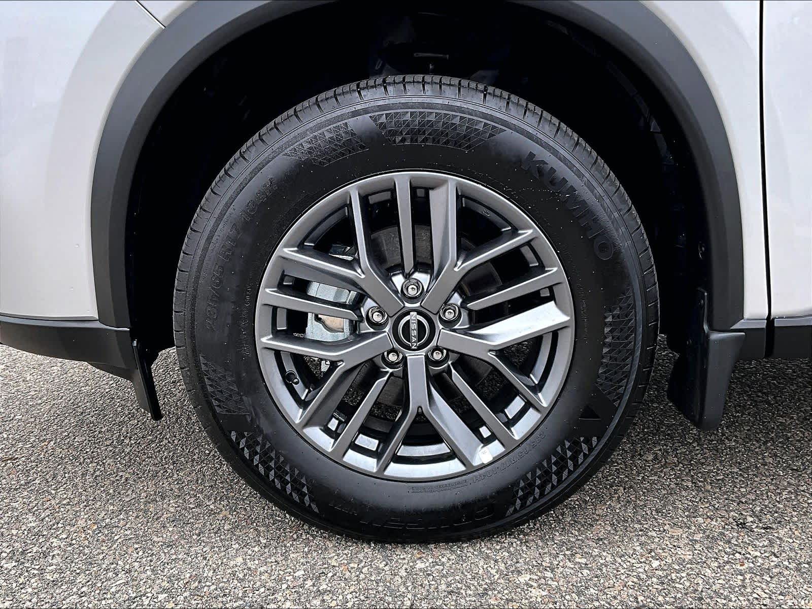 View vehicle photo 7