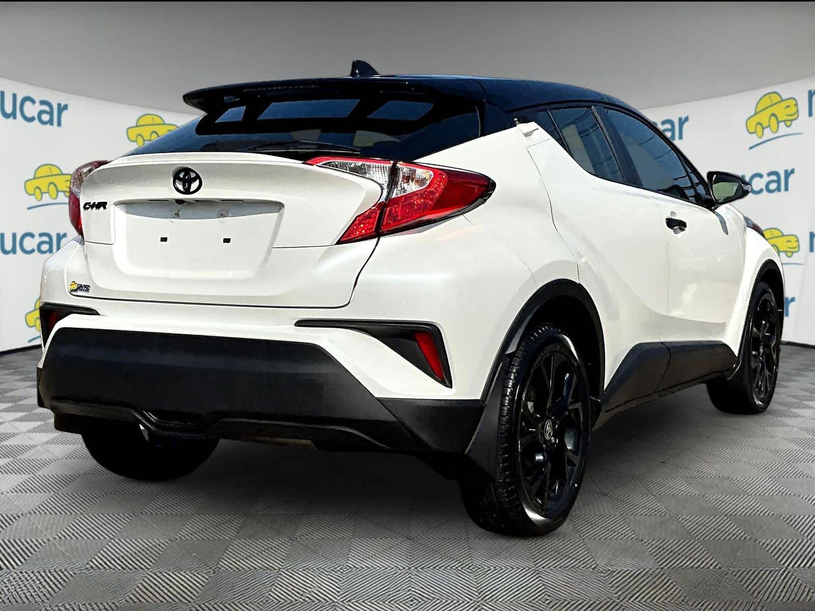 View vehicle photo 6