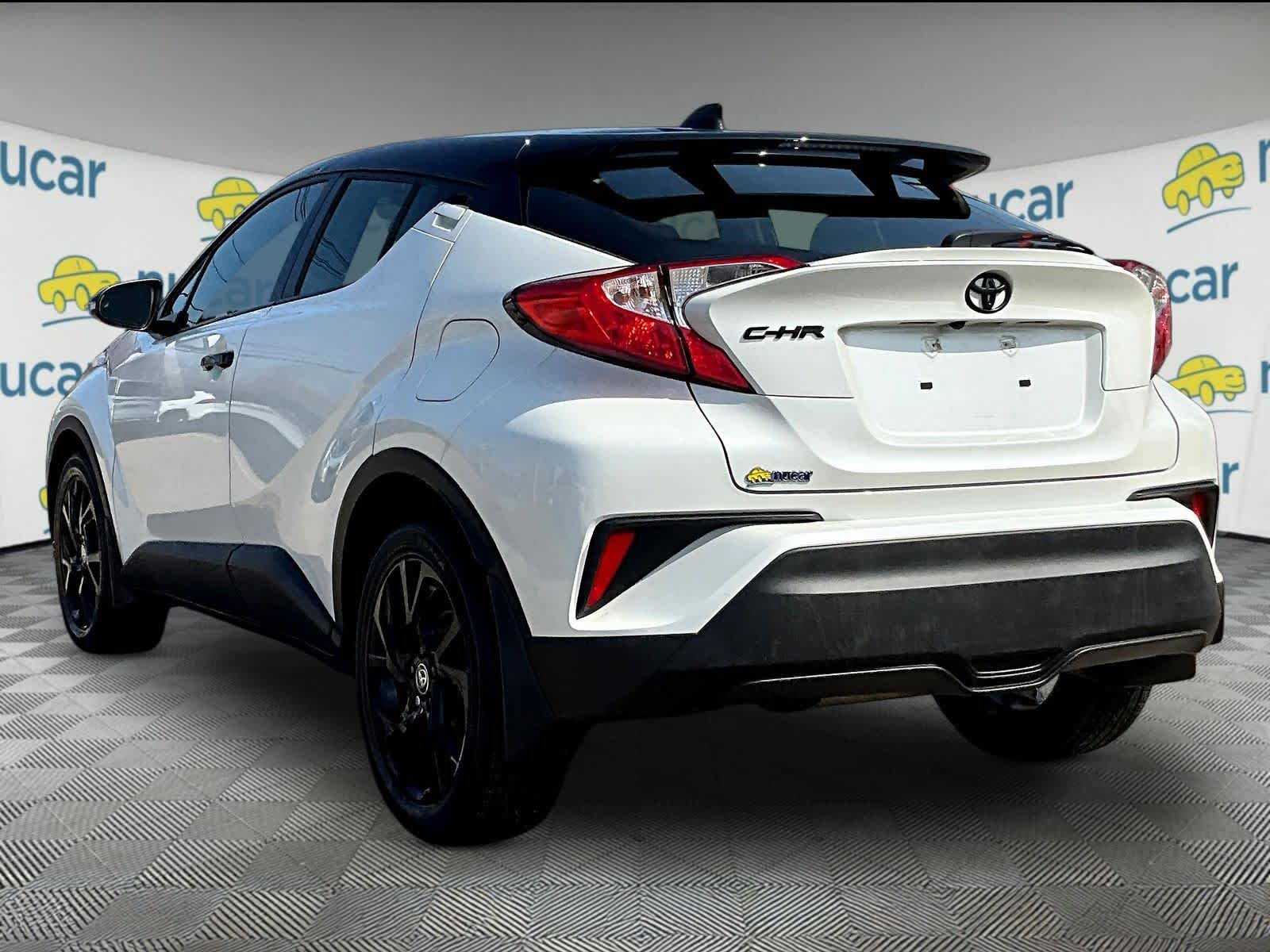 View vehicle photo 4