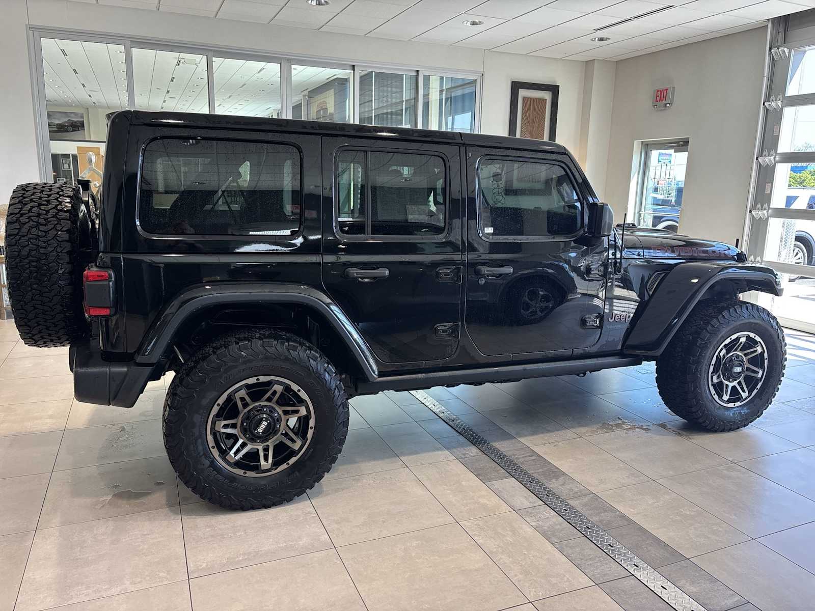 View vehicle photo 4