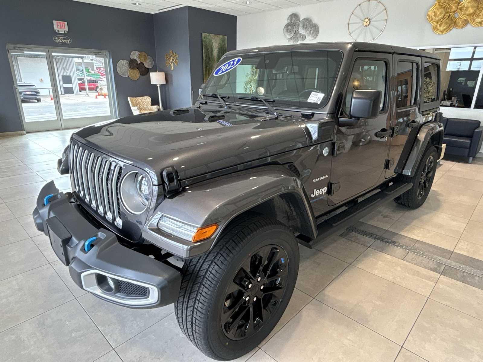 View vehicle photo 7