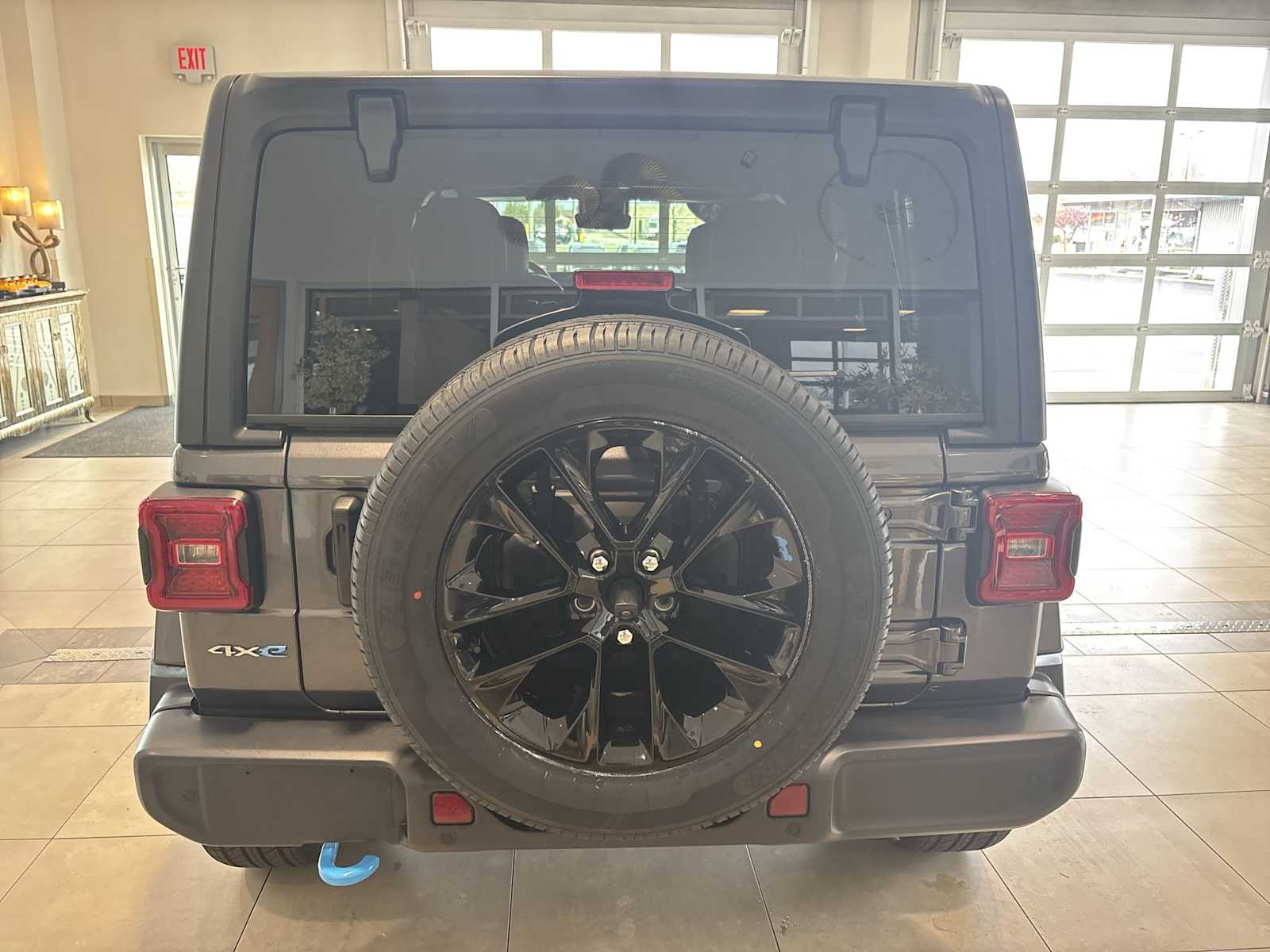 View vehicle photo 4