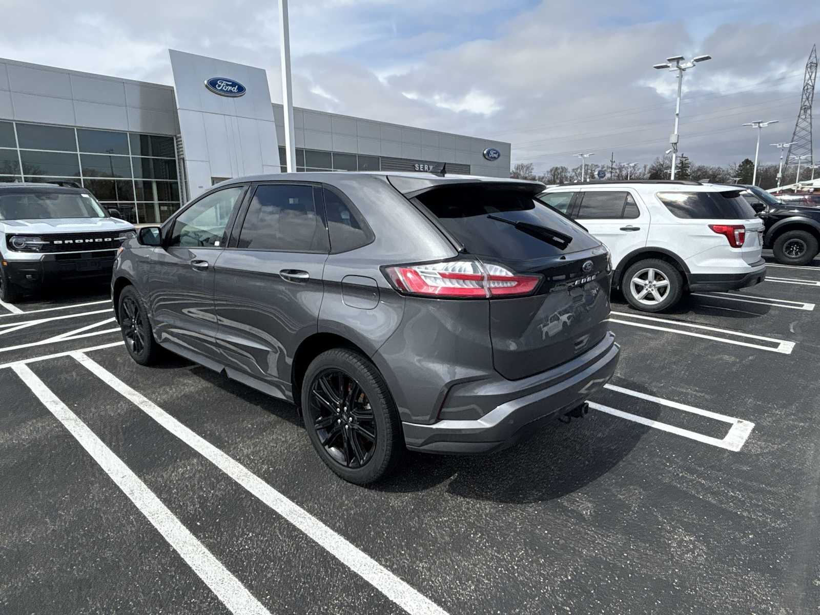 View vehicle photo 4