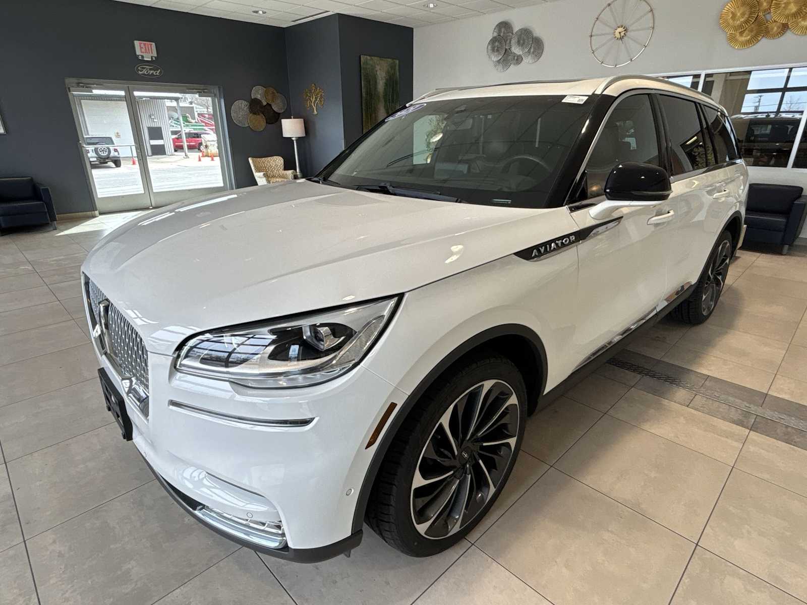 View vehicle photo 7