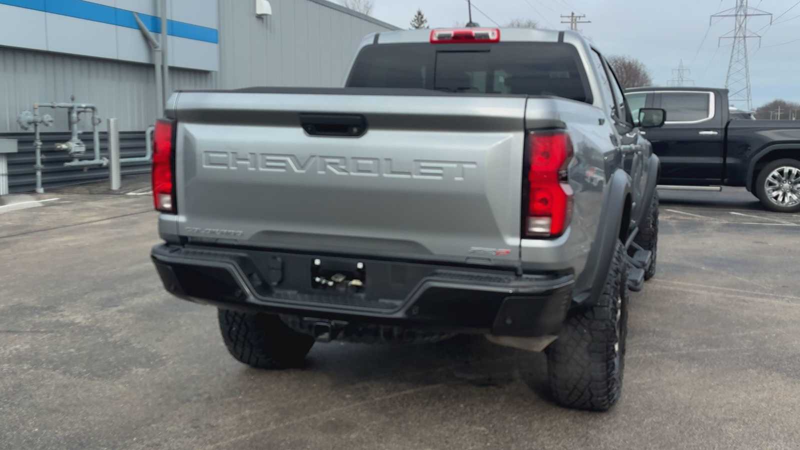 View vehicle photo 3