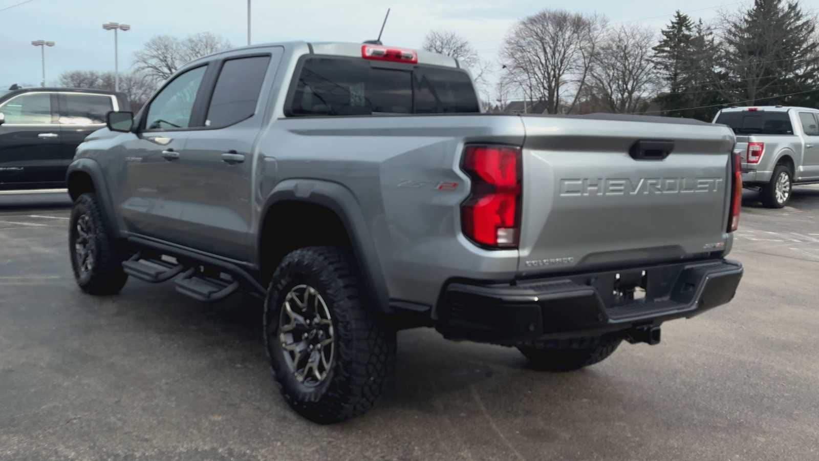 View vehicle photo 4