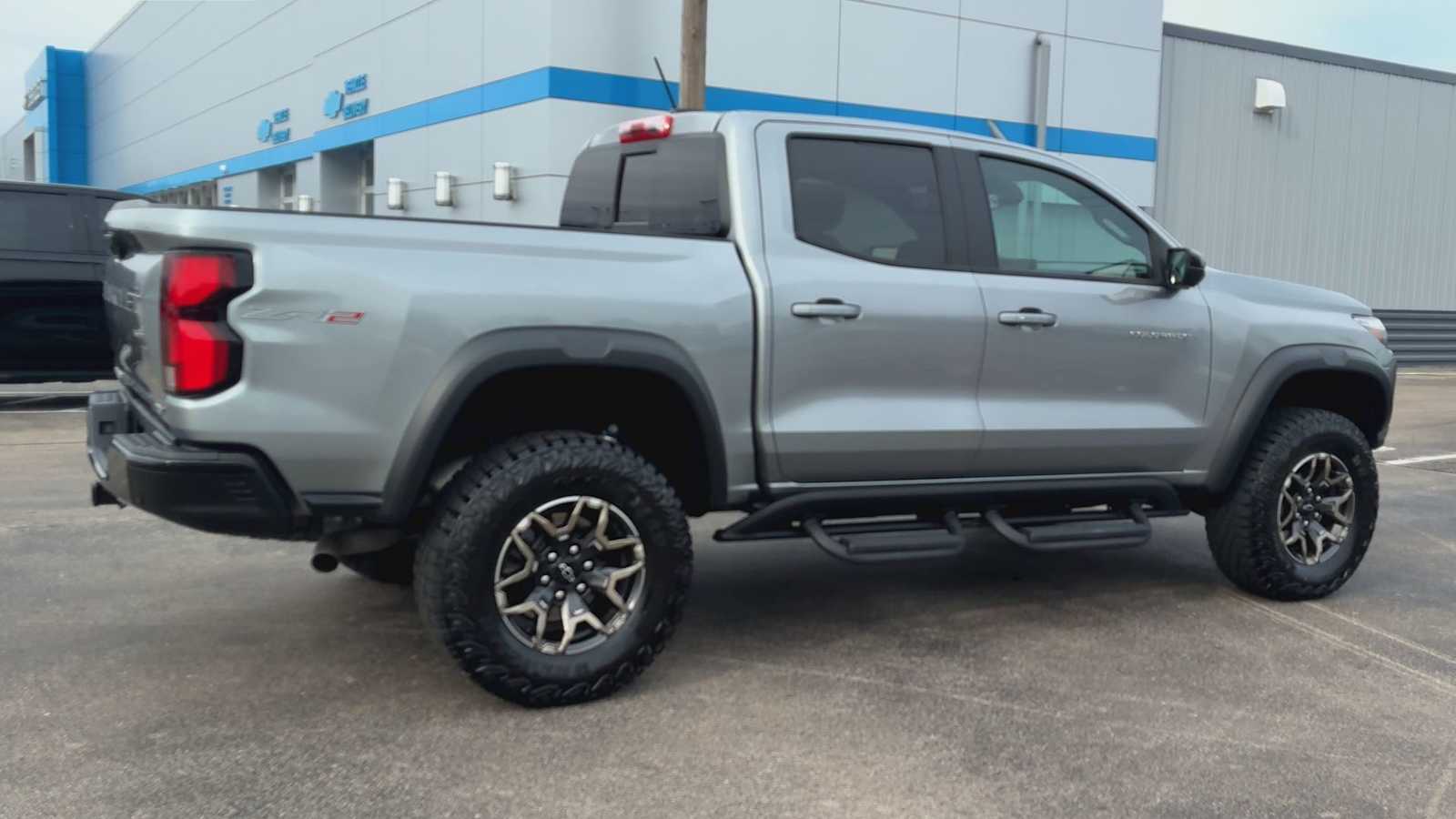 View vehicle photo 2