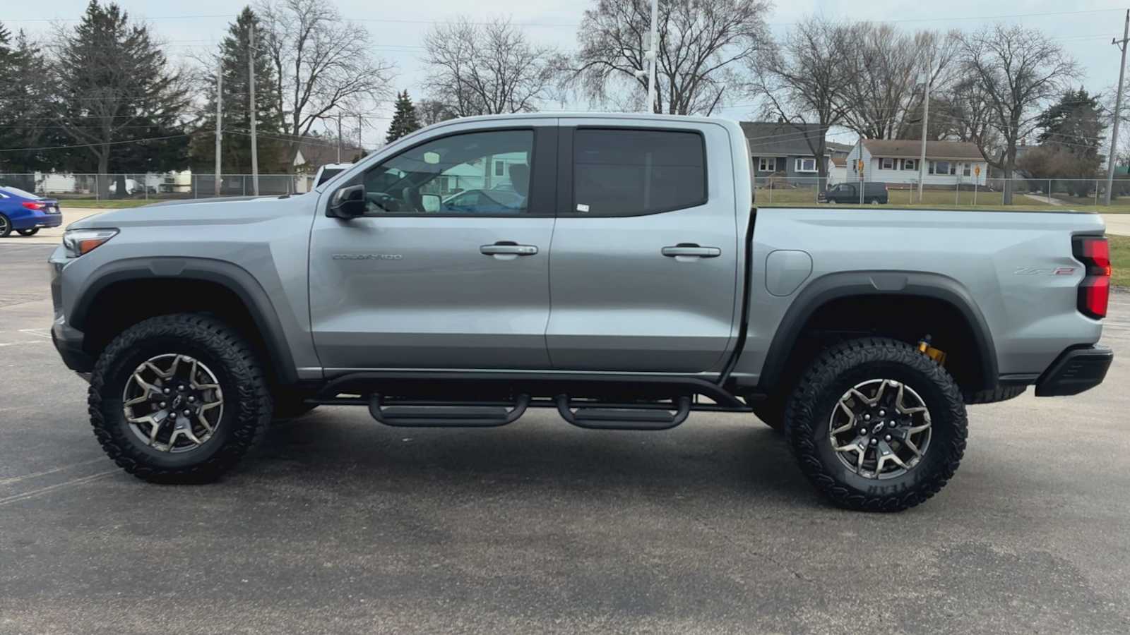 View vehicle photo 5