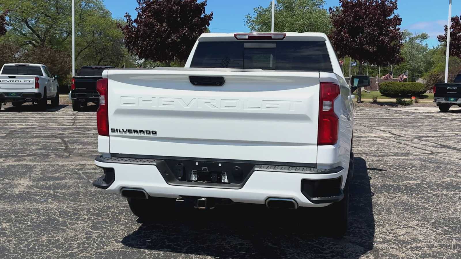 View vehicle photo 3