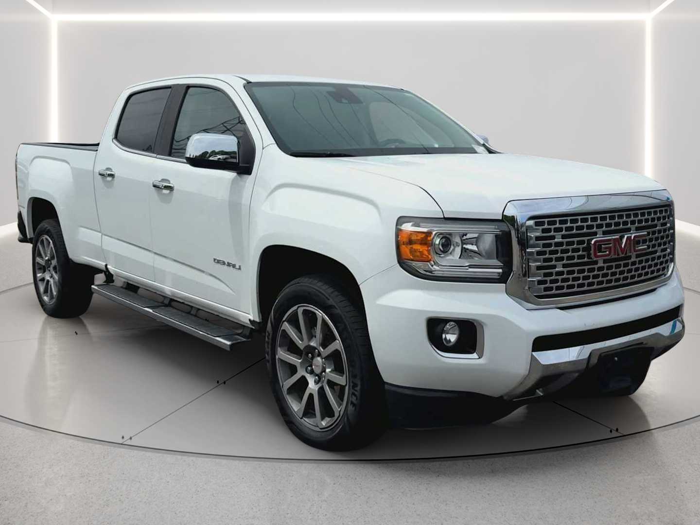 Summit White 2019 GMC Canyon Pickup Truck Four-Wheel Drive 8-Speed Automatic
