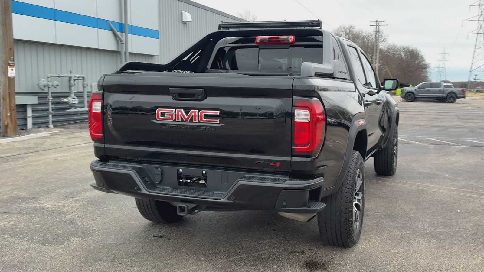 View vehicle photo 3