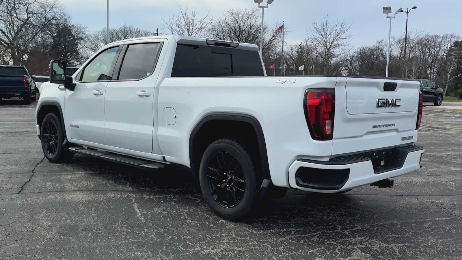 View vehicle photo 4
