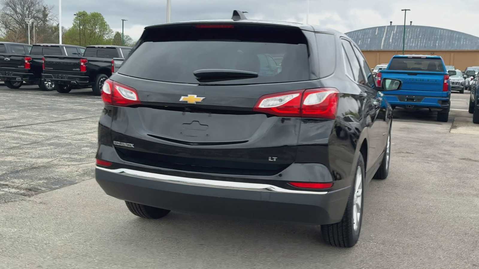 View vehicle photo 3