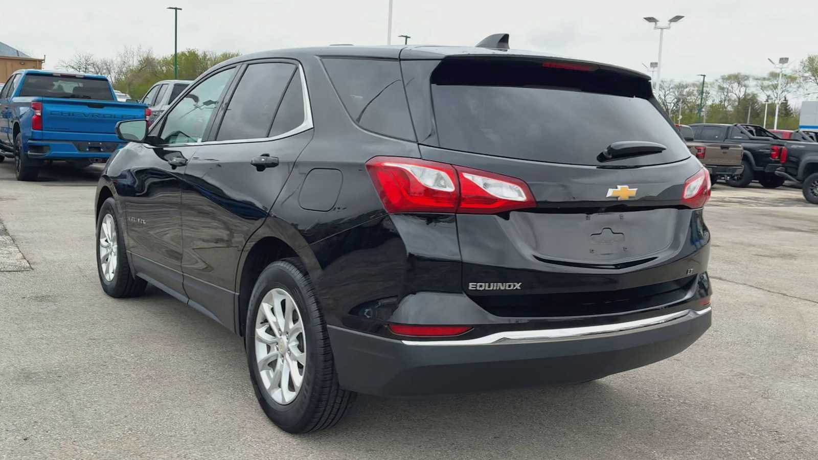 View vehicle photo 4