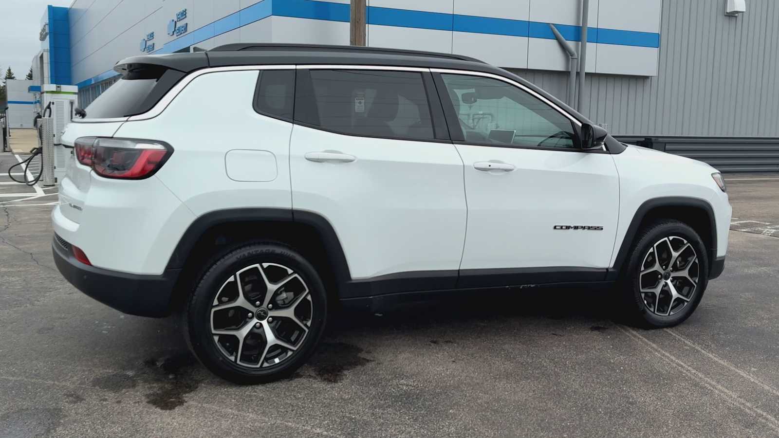 View vehicle photo 2