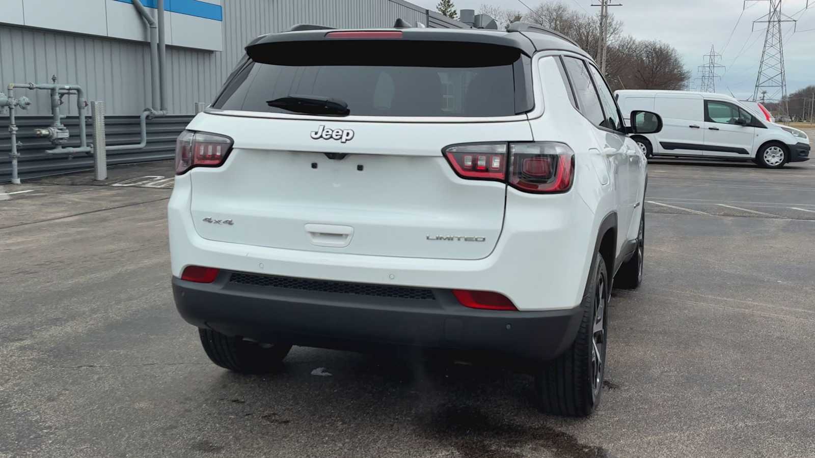 View vehicle photo 3