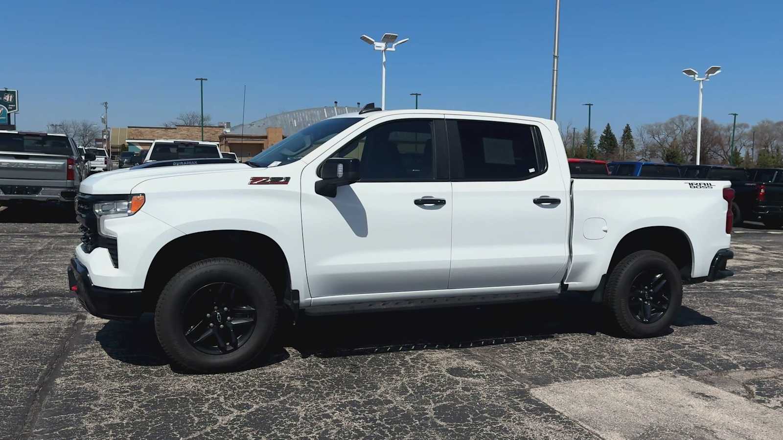 View vehicle photo 4