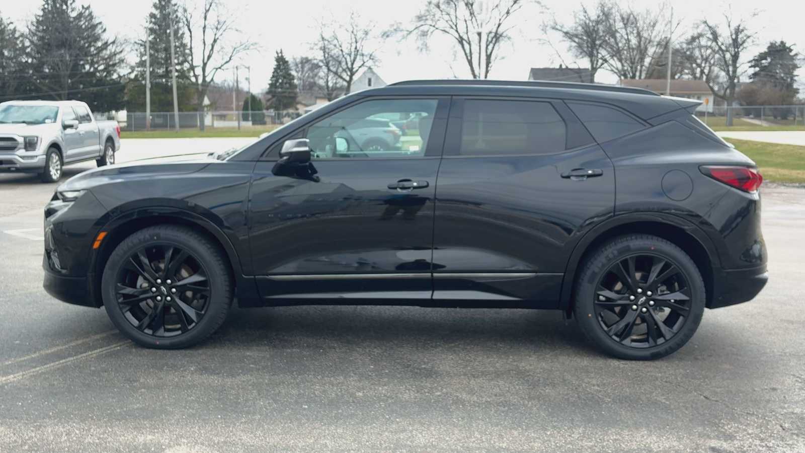 View vehicle photo 5