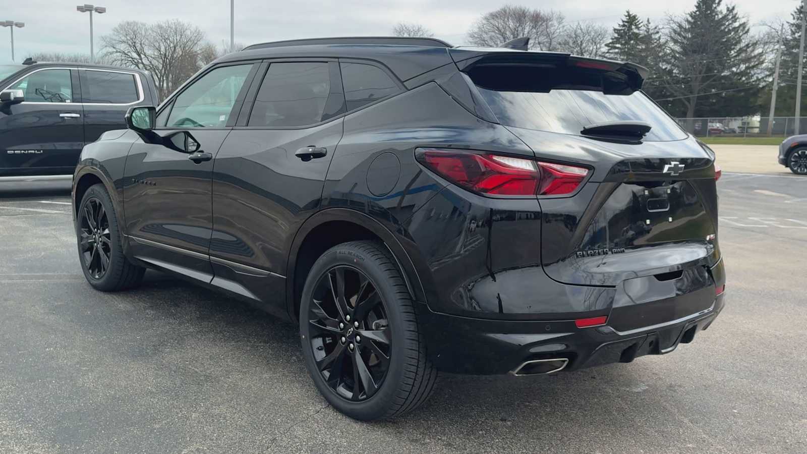 View vehicle photo 4